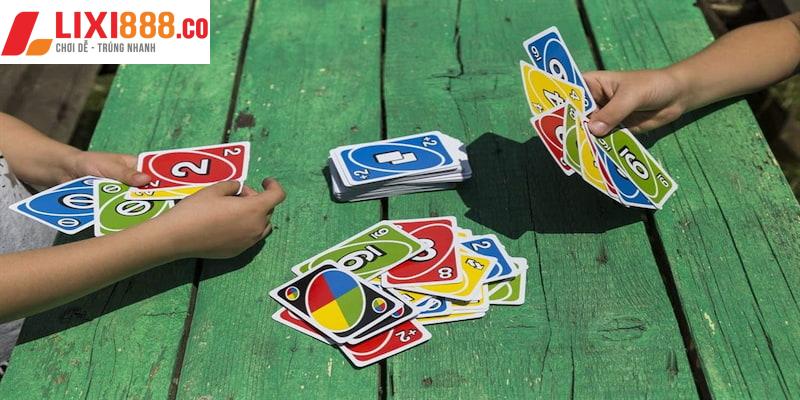 Vận dụng các lá đổi chiều, cấm lượt, +2 đúng lúc