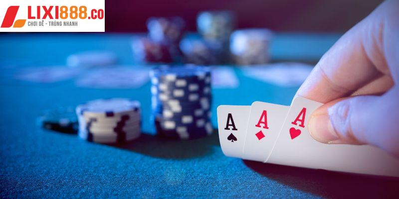 Bước 1: Cược để đặt chỗ - Cách chơi xì tố 3 cây